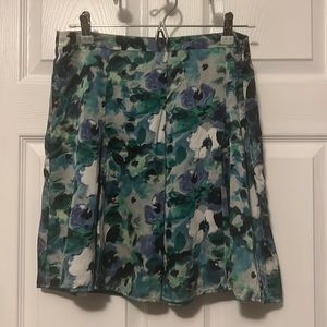 Ann Taylor Loft skirt. Like new condition. Size 6P.